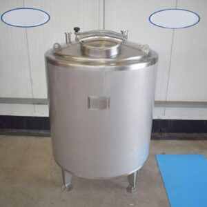 1330 liter tank i Syrafast 316