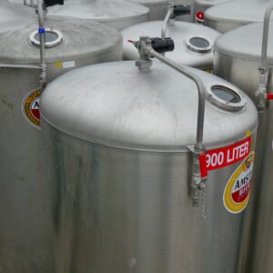 900 liter tank i Syrafast 316